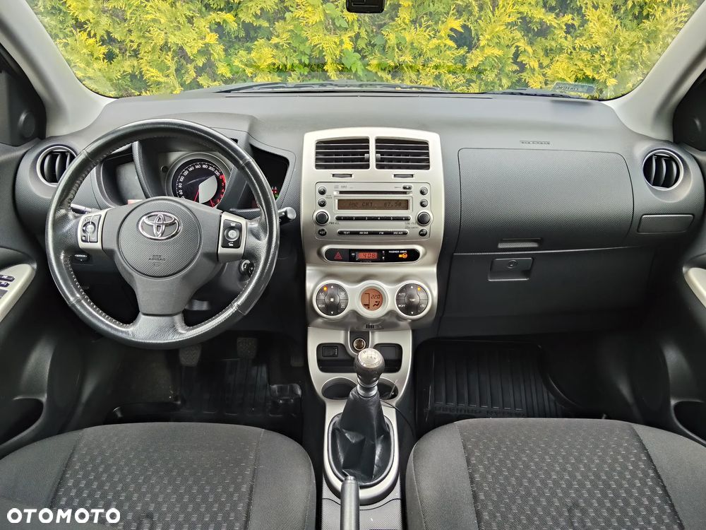 Toyota Urban Cruiser 1.4 D-4D Sol 4x4 - 6