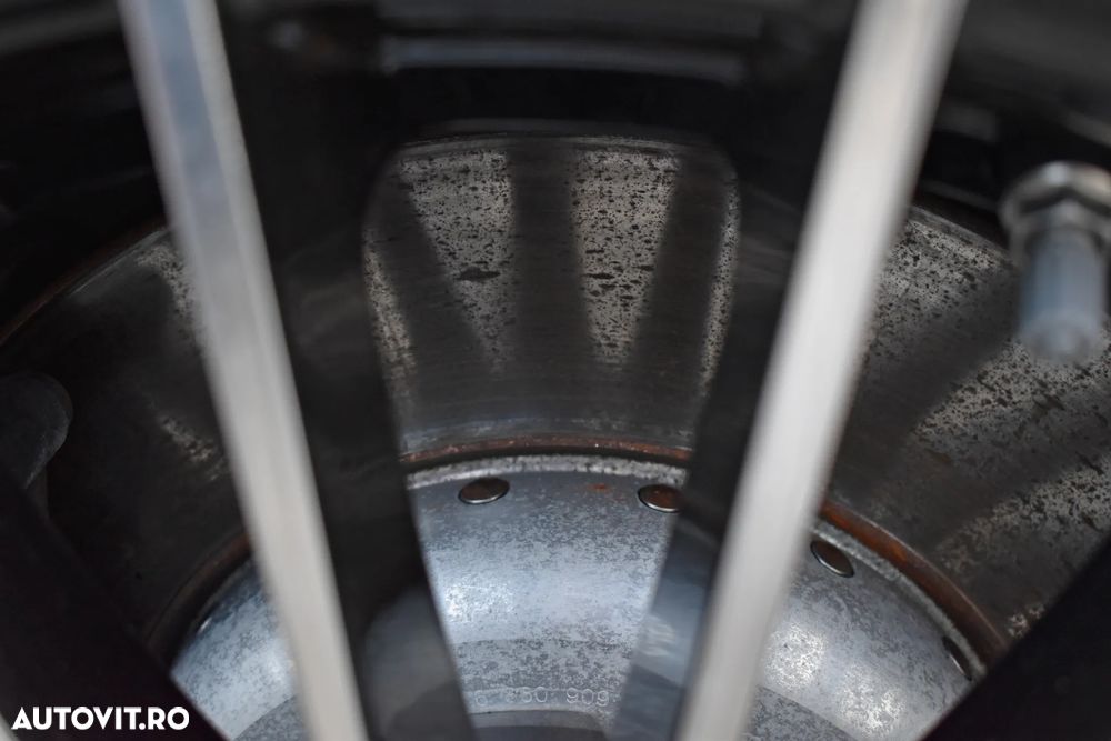 BMW Seria 3 330e Aut. Sport Line - 35