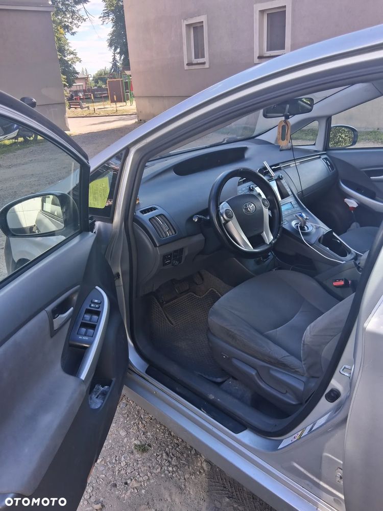 Toyota Prius 1.8 HSD Sol - 3