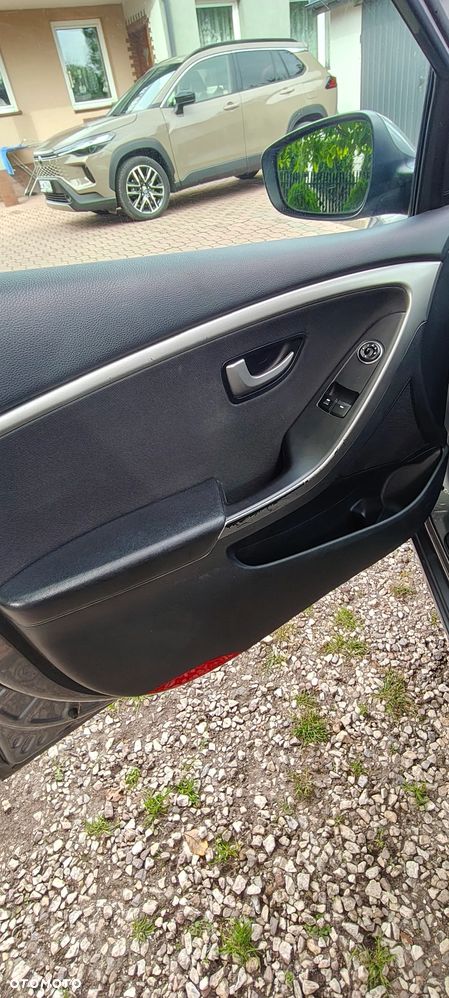 Hyundai i30 blue 1.6 CRDi Style - 12