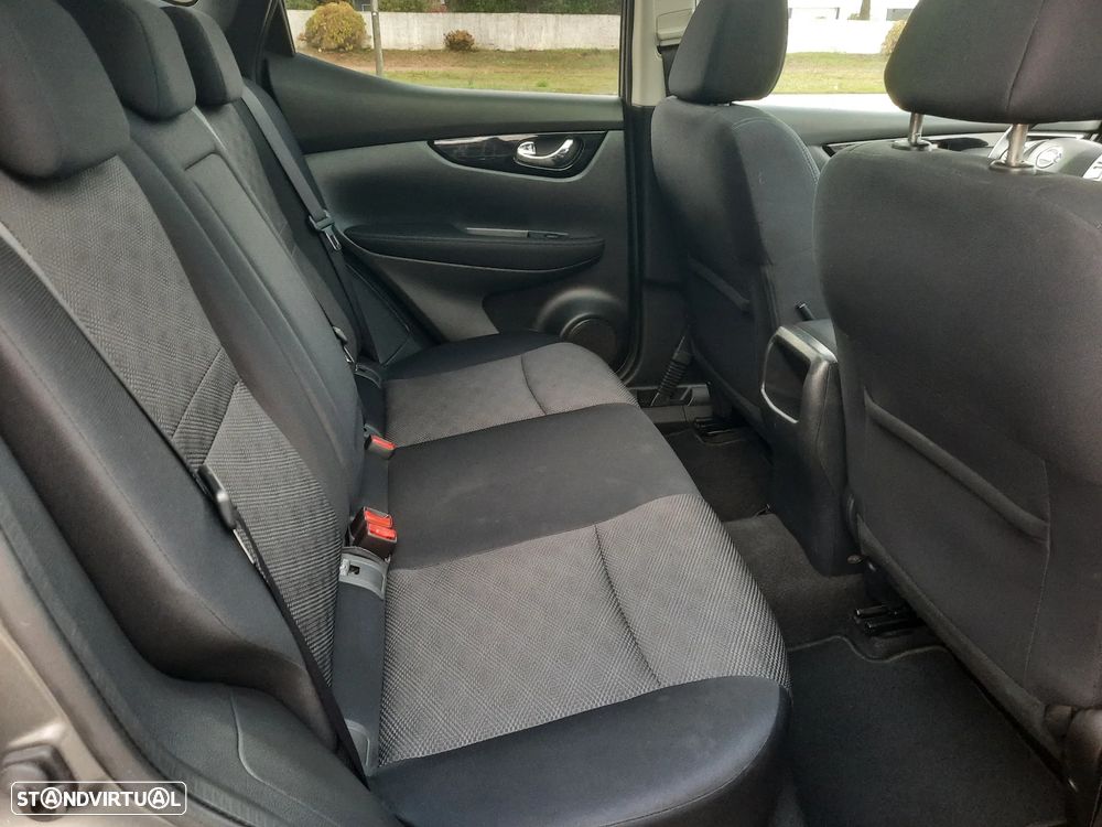 Nissan Qashqai 1.5 dCi N-Connecta 18 - 43