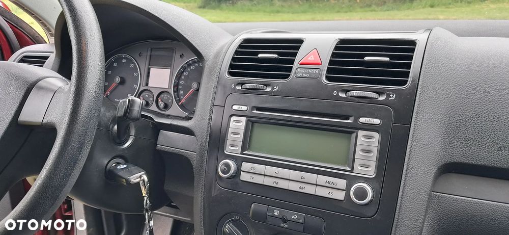 Volkswagen Jetta 1.6 FSI Trendline - 11