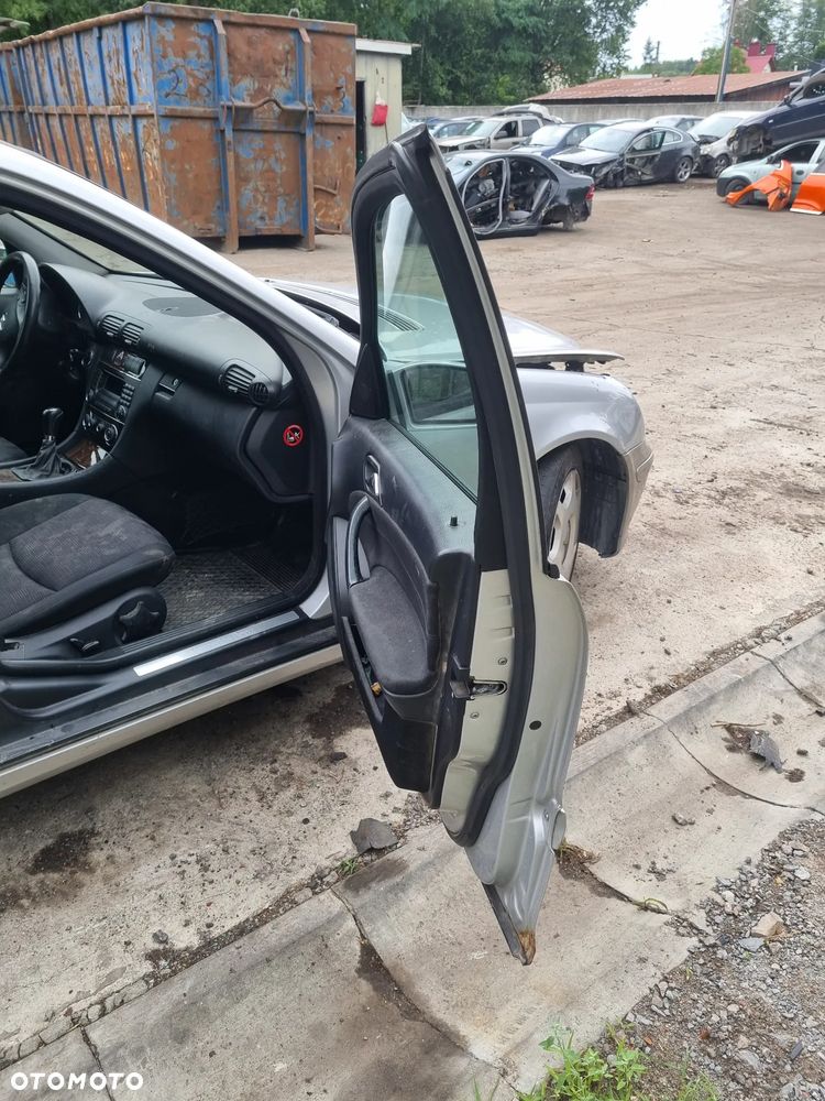 MERCEDES S203 00-04 2002 r. KOMBI C744 drzwi prawy przód prawe przednie * - 9
