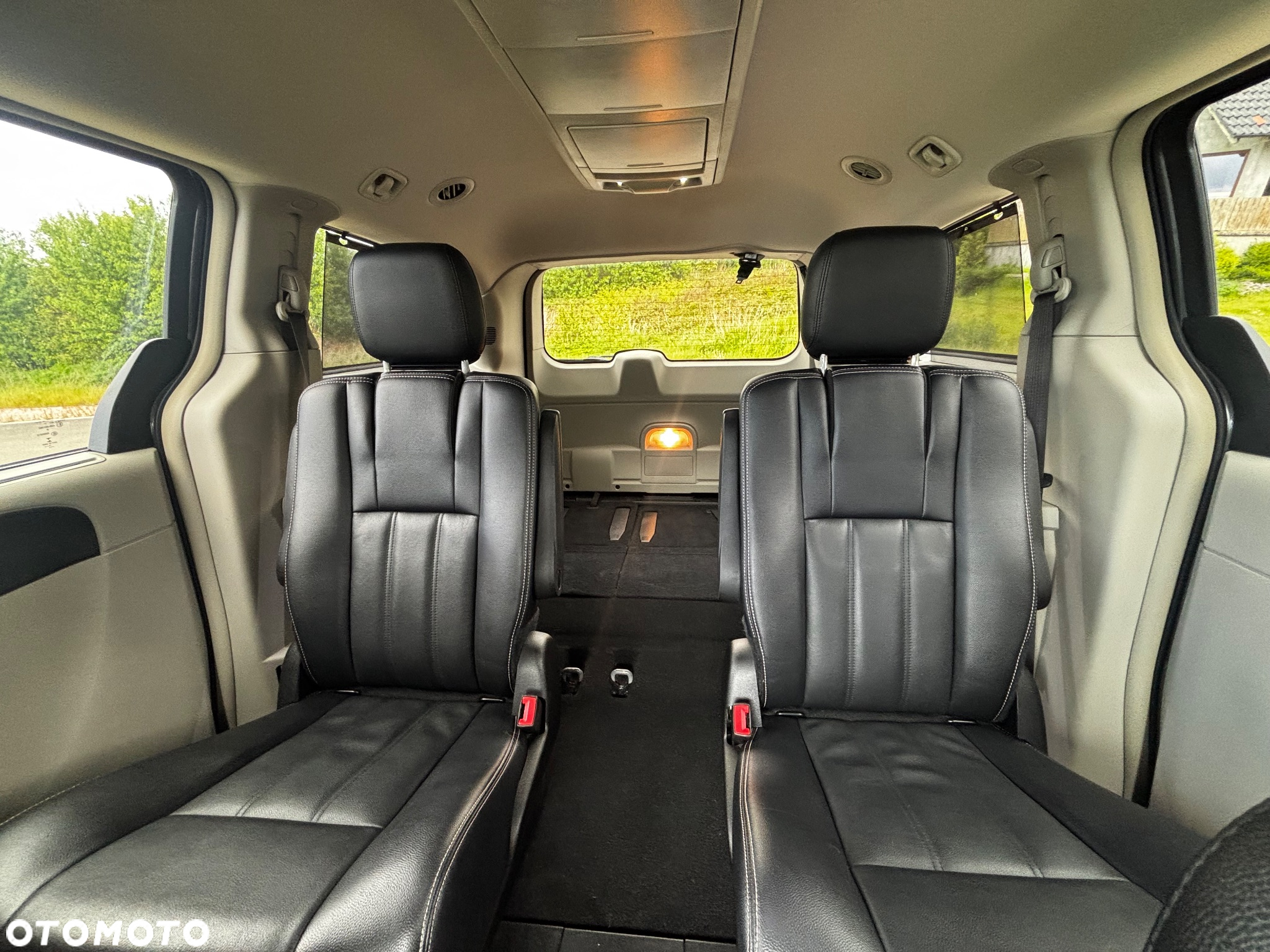 Chrysler Town & Country 3.6 Limited - 19