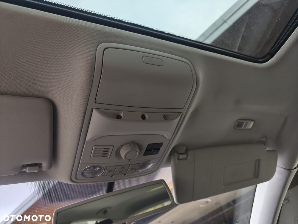 Volkswagen Golf 2.0 TDI DPF Style - 10