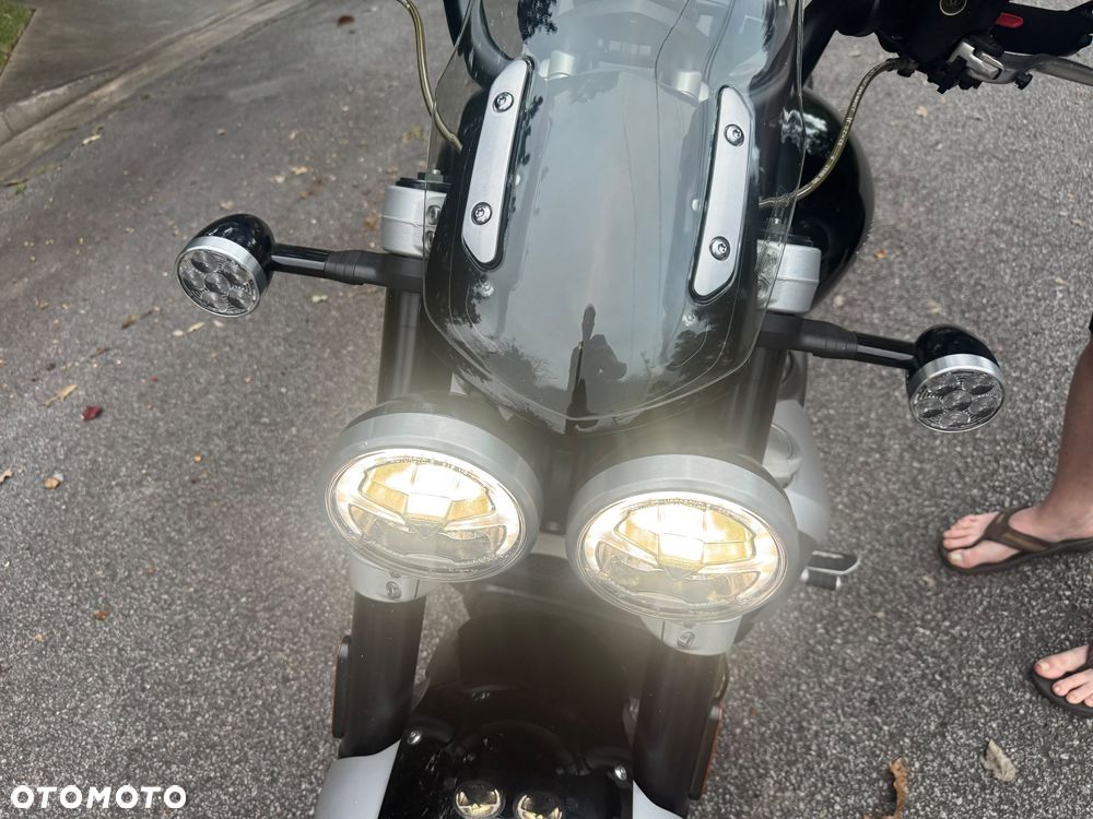 Triumph Rocket - 21