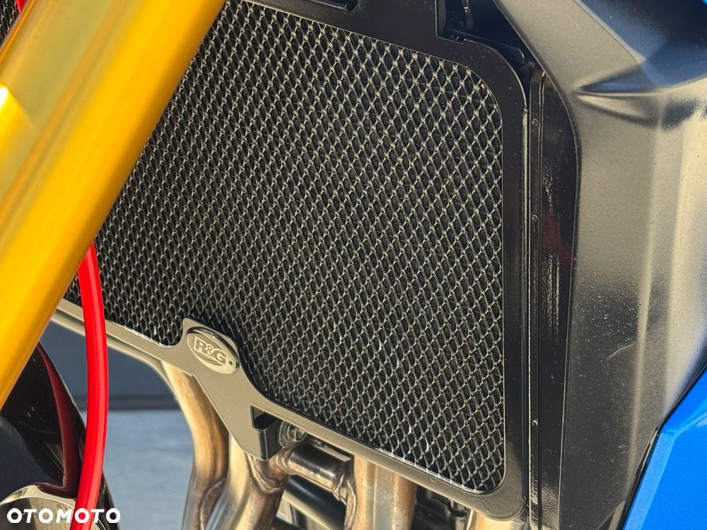 Suzuki GSR - 26
