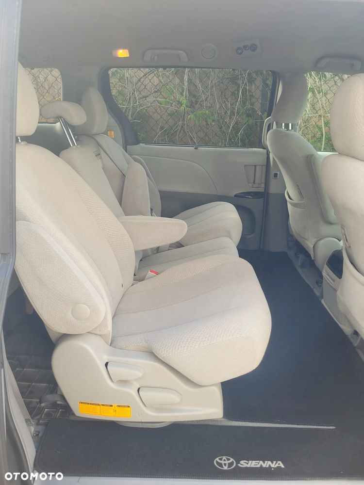 Toyota Sienna 3.5 V6 - 15