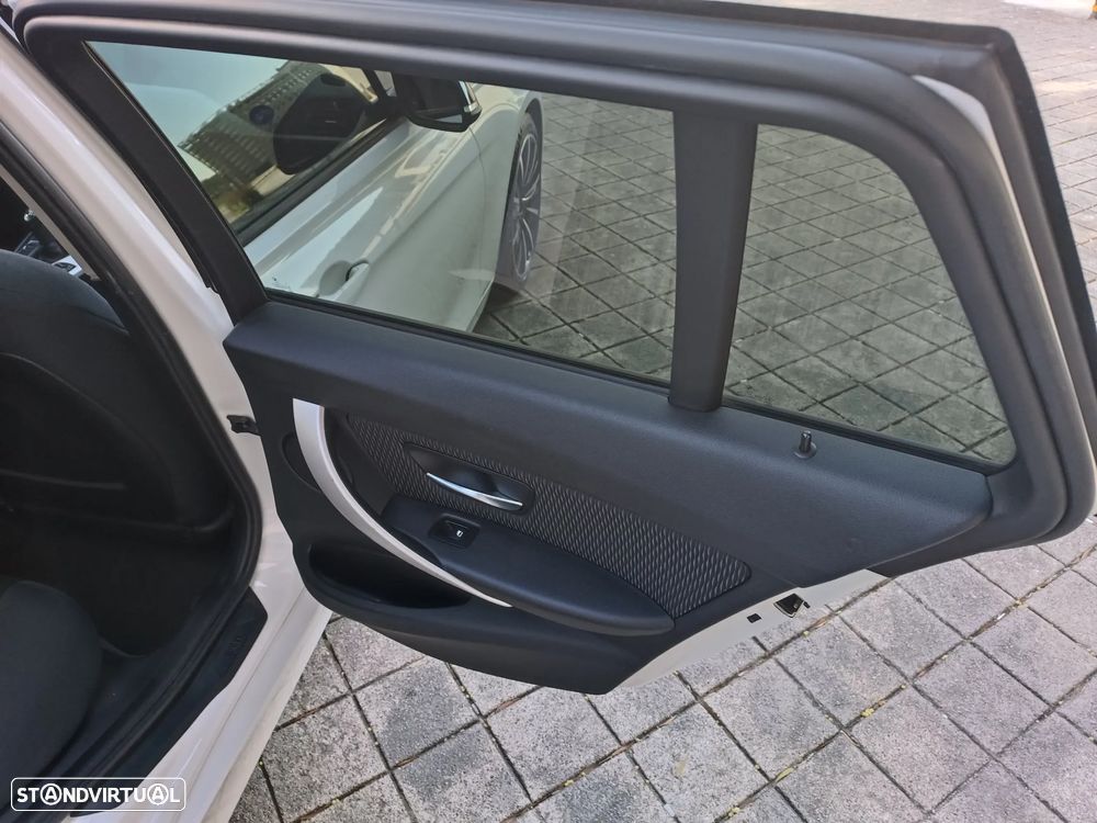 BMW 318 d Sport Line - 26