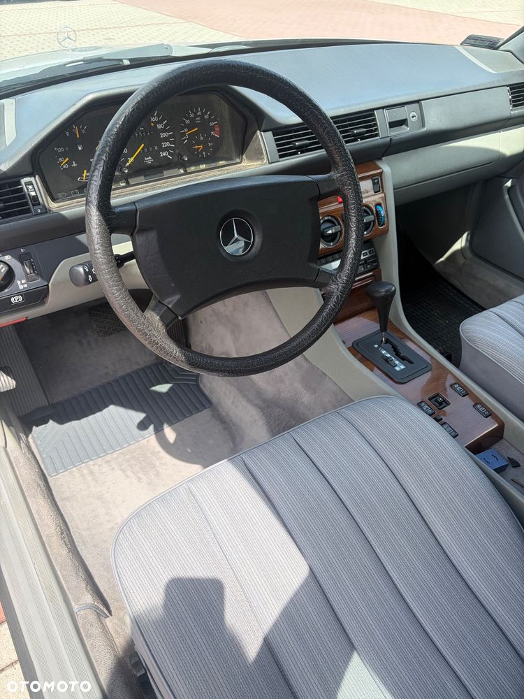 Mercedes-Benz W124 (1984-1993) - 28