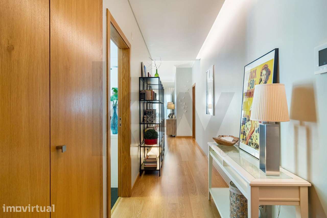 T2 MOBILADO COM 127,5 M², 2 WC, ESTACIONAMENTO E PISCINA | BENFICA - Grande imagem: 2/27