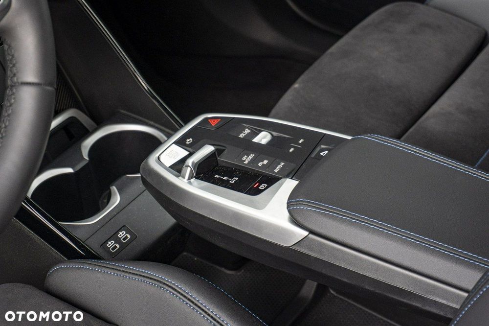 BMW X1 sDrive18i - 16