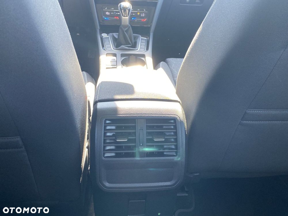 Volkswagen Passat - 14