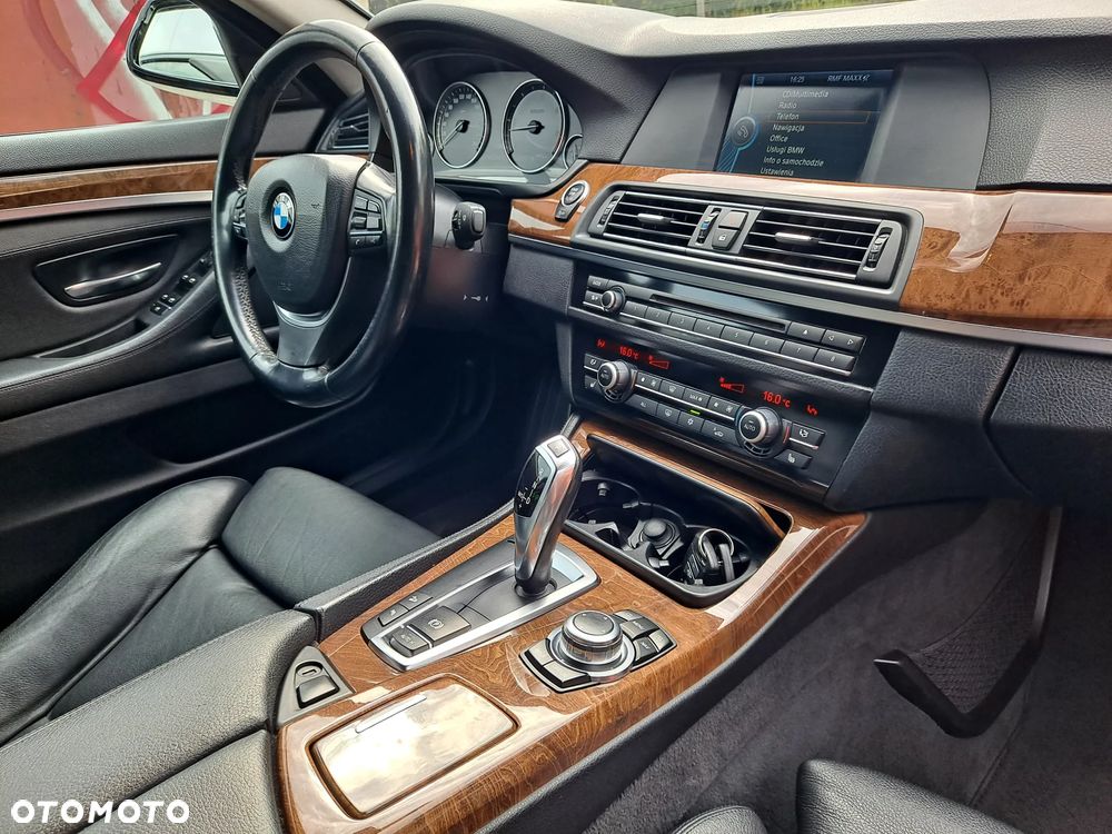 BMW Seria 5 530d xDrive Luxury Line - 34