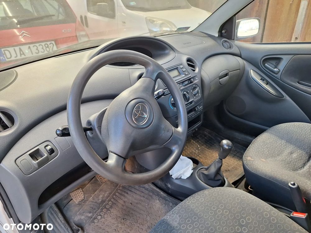 Toyota Yaris 1.0 Base - 7