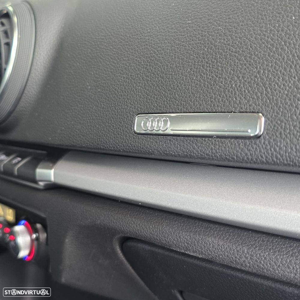 Audi A3 Limousine 30 TFSI Design - 13