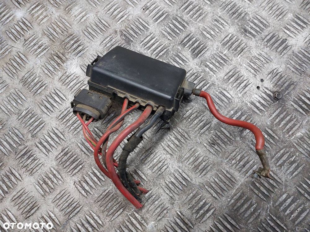 SKRZYNKA BEZPIECZNIKÓW AKUMULATORA SEAT TOLEDO II 1.6 16V 1J0937550AA - 1