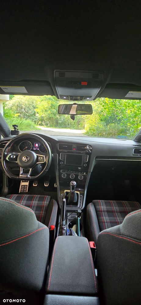 Volkswagen Golf 2.0 TSI GTI - 11