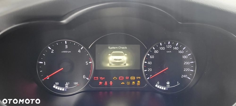 Kia Carens 1.7 CRDi 136 Fifa World Cup Edition - 24