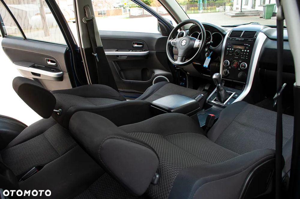 Suzuki Grand Vitara 2.0 Comfort + - 18