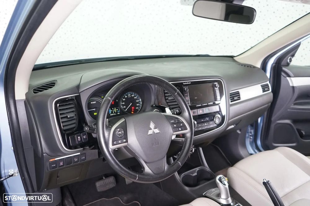 Mitsubishi Outlander 2.0 4WD - 17
