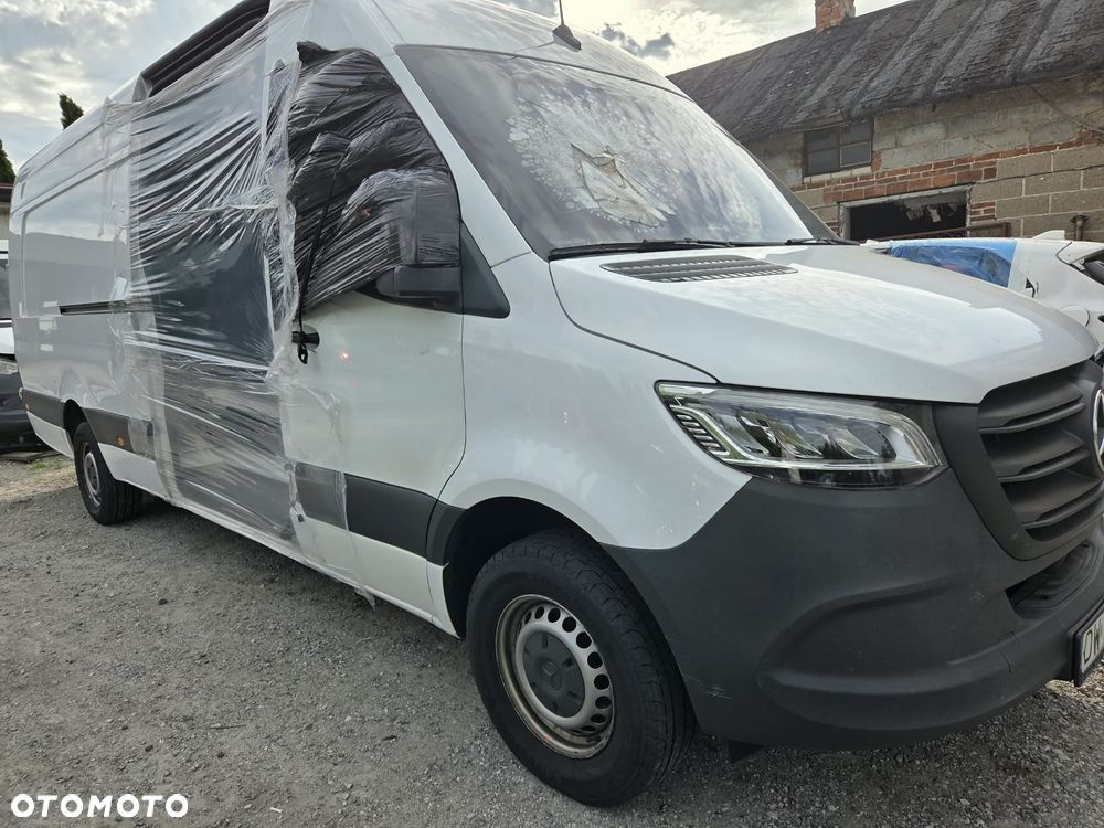 Mercedes-Benz Sprinter - 4