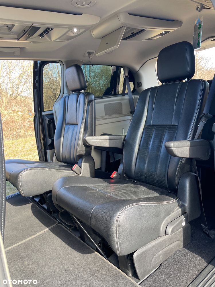 Chrysler Town & Country 3.6 Limited - 22