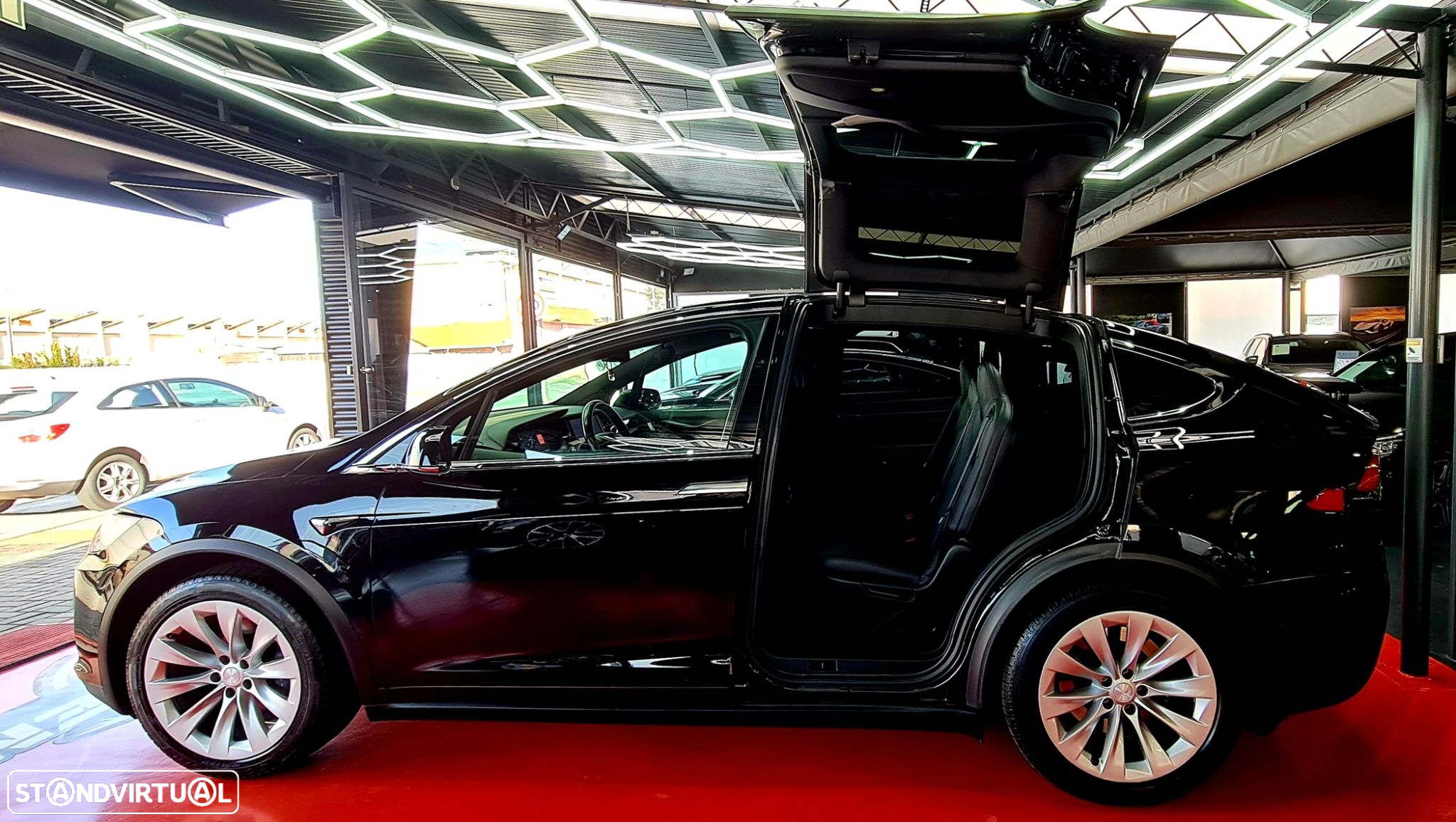 Tesla Model X - 19