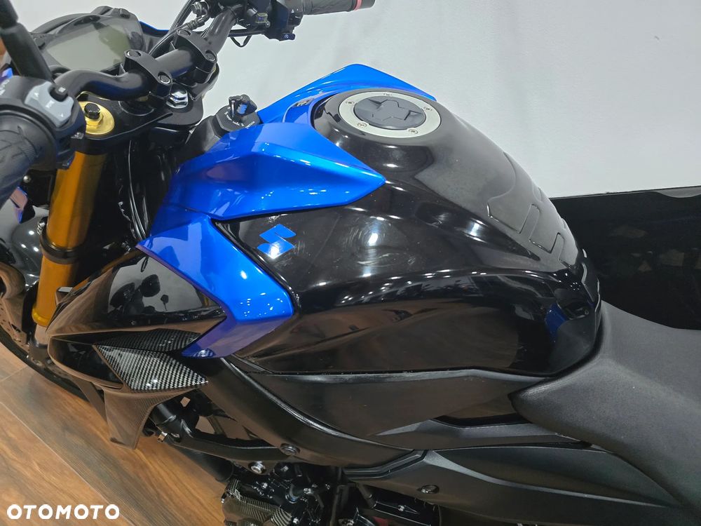 Suzuki GSX - 13