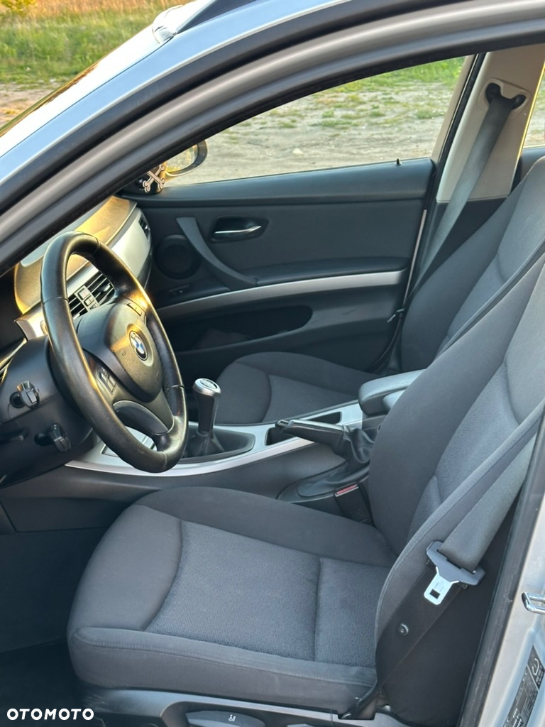 BMW Seria 3 320i - 11