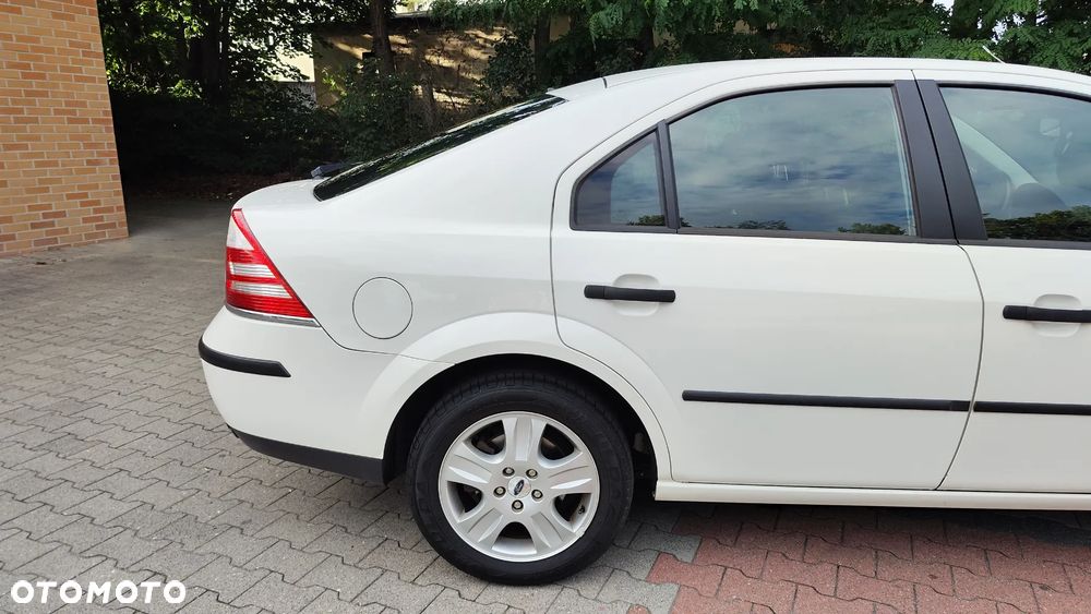 Ford Mondeo 1.8 Trend - 10