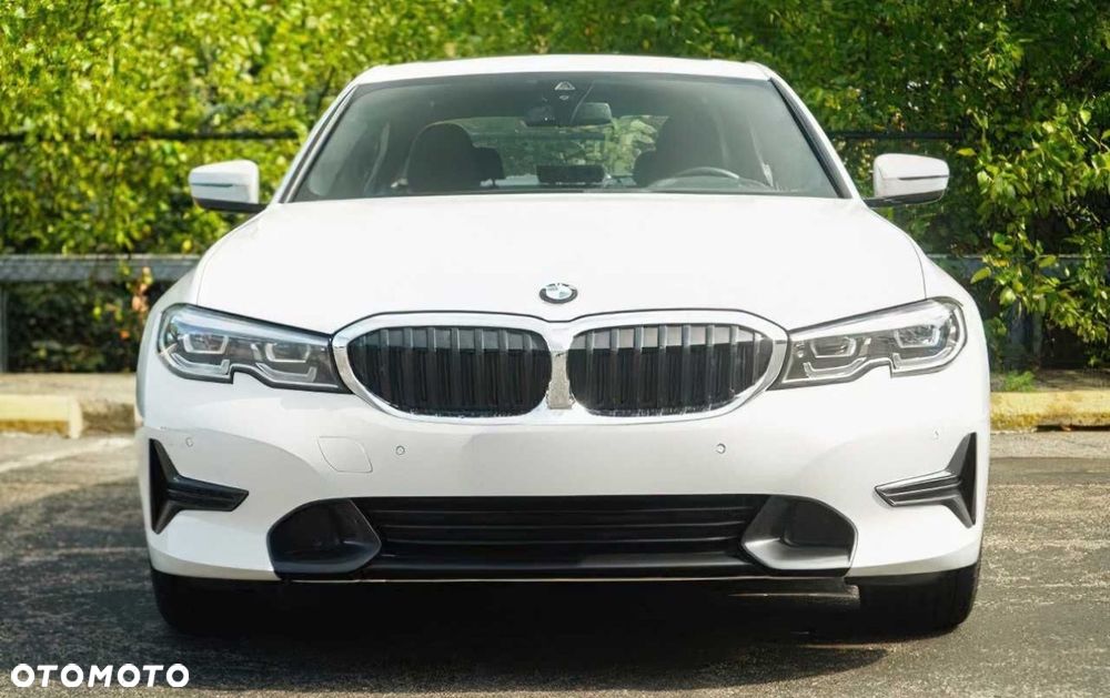 BMW Seria 3 330i xDrive Luxury Line - 3