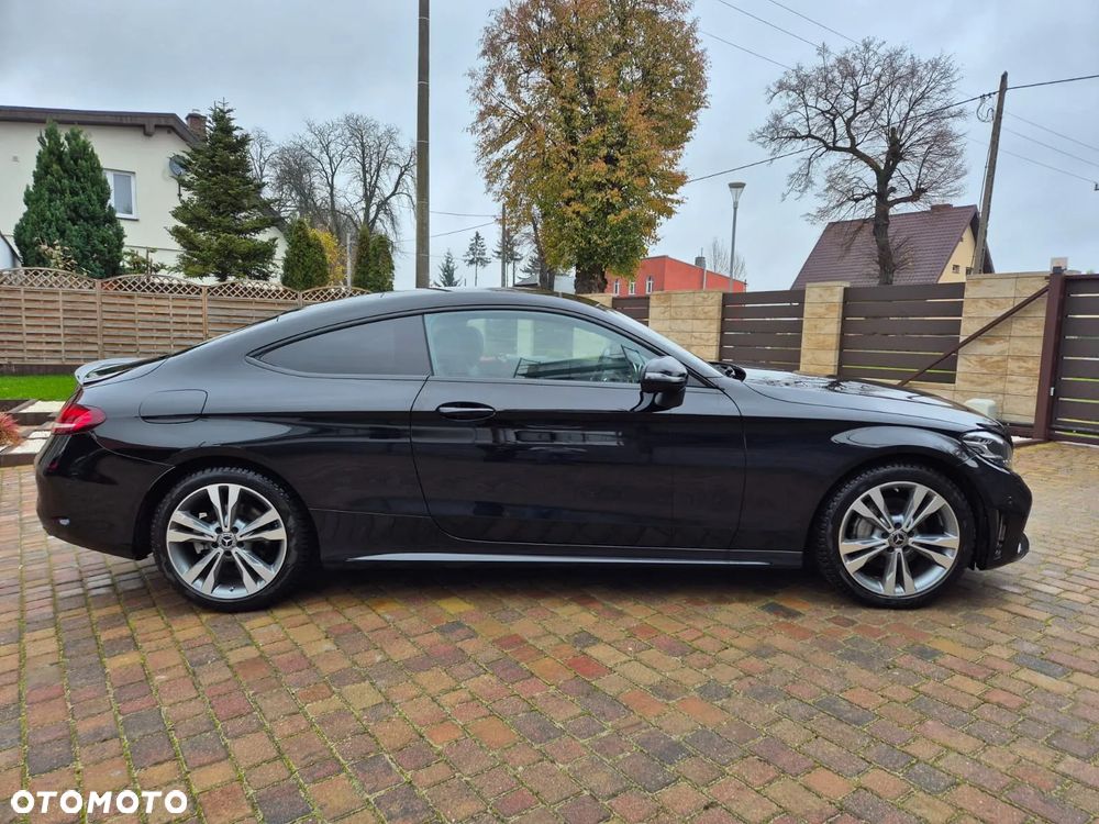 Mercedes-Benz Klasa C 200 Coupe 4Matic 9G-TRONIC AMG Line - 2