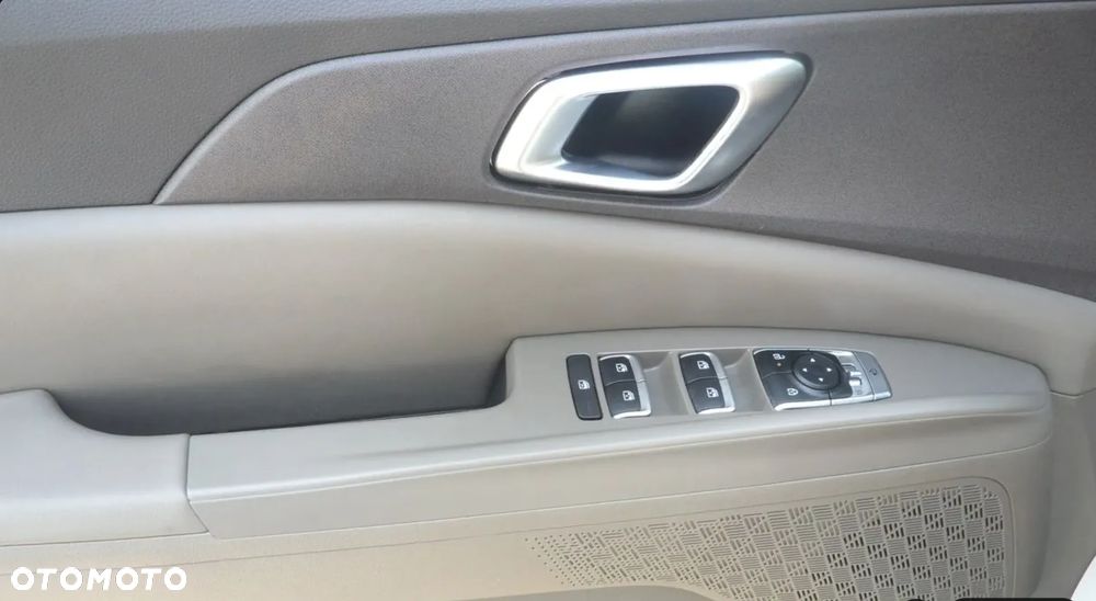 Kia Carnival - 13