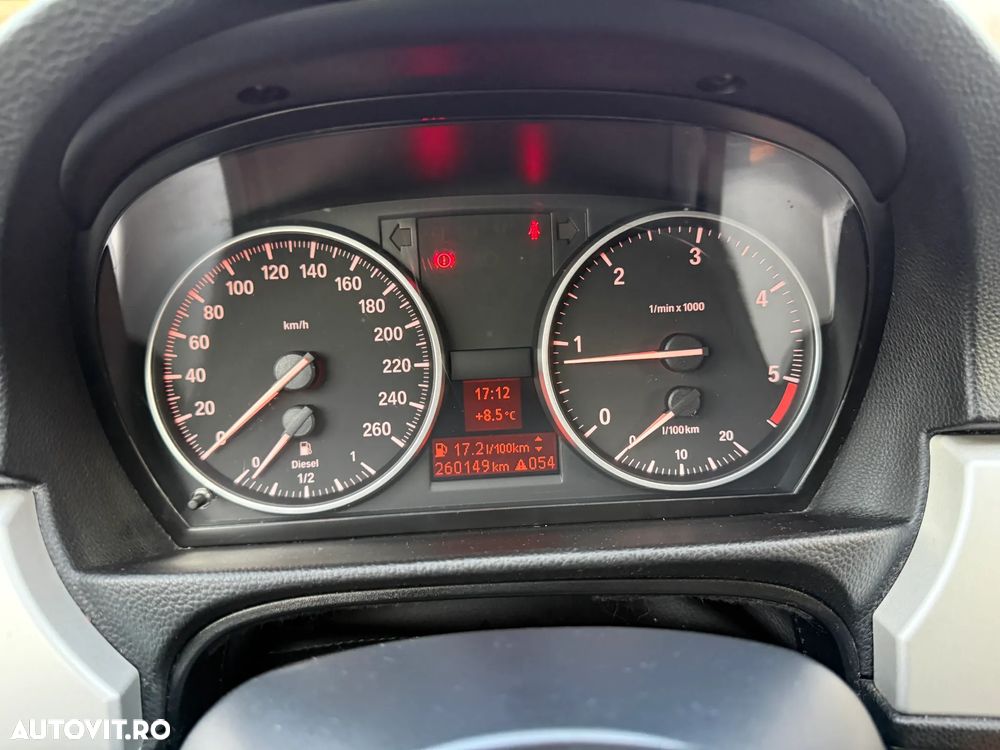 BMW Seria 3 318d DPF Touring Edition Exclusive - 23