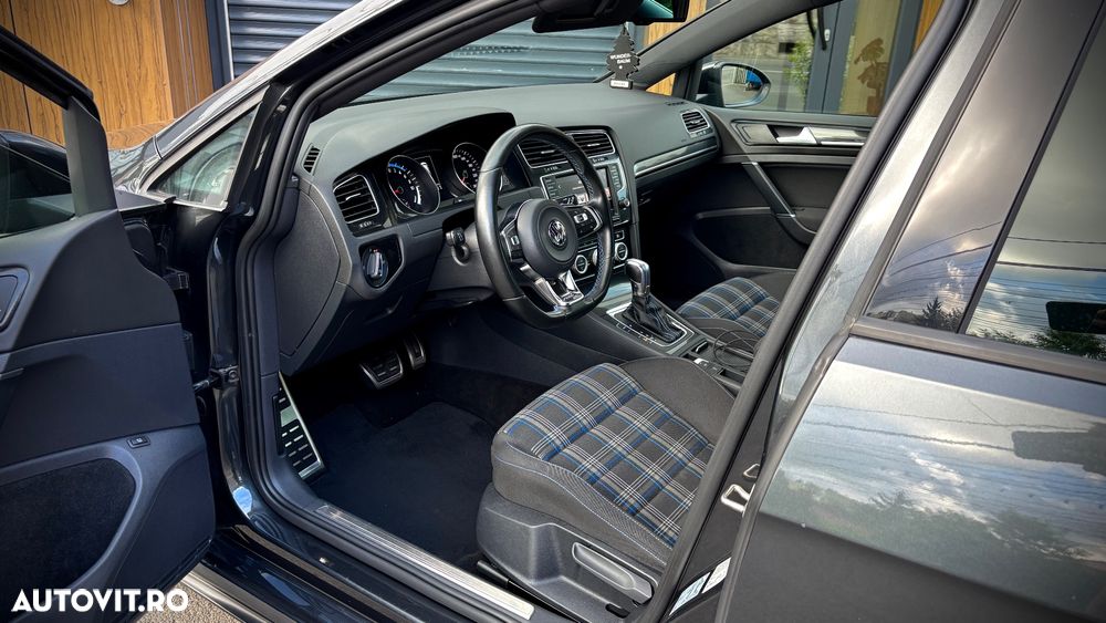 Volkswagen Golf - 6
