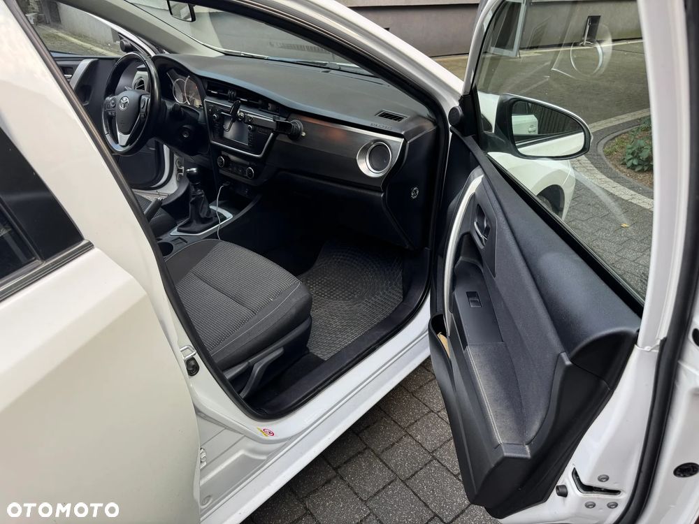 Toyota Auris 1.4 D-4D Active - 11