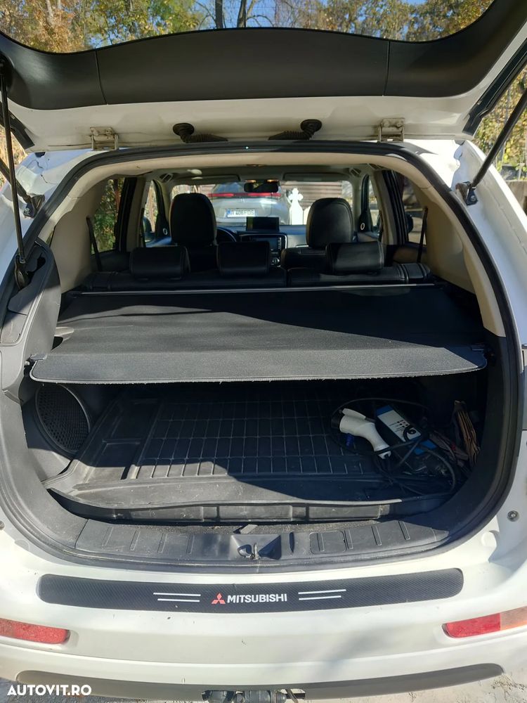 Mitsubishi Outlander - 13