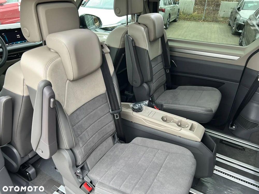 Volkswagen Multivan - 24
