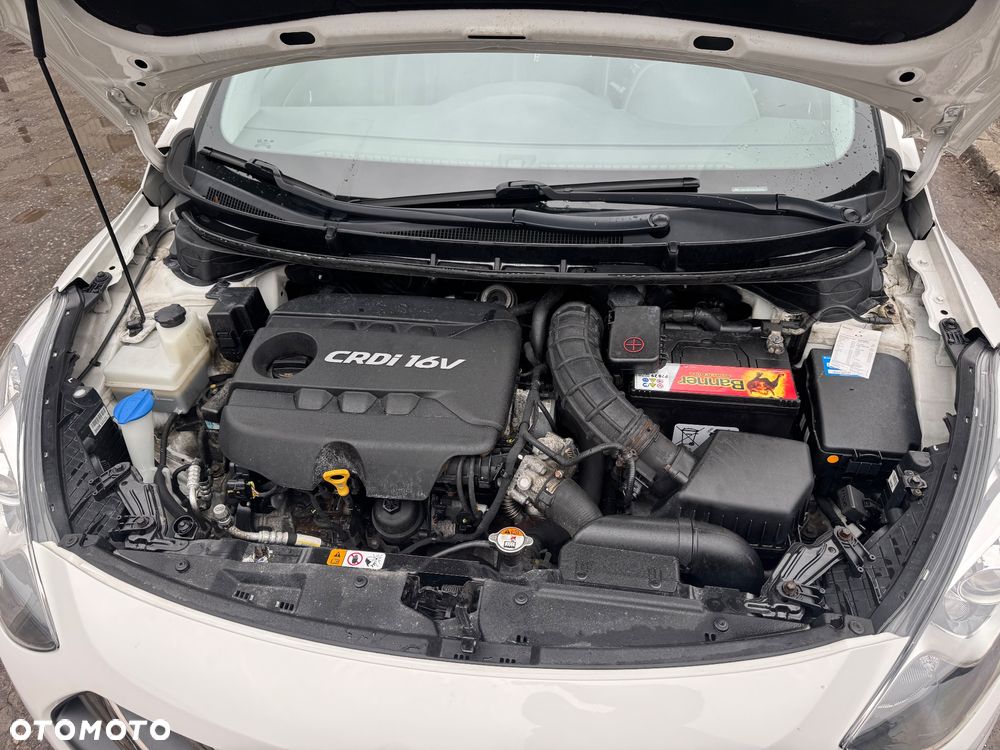 Hyundai i30 1.6 CRDi Fifa World Cup Edition - 16