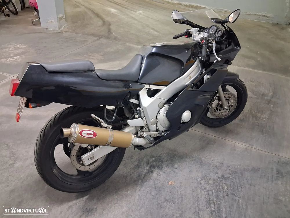 Yamaha FZR - 8