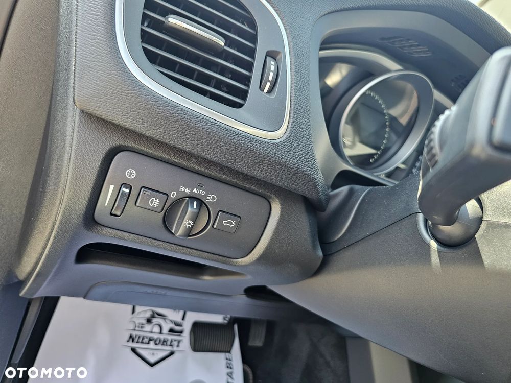 Volvo V40 T3 Drive-E R-Ocean Race - 26