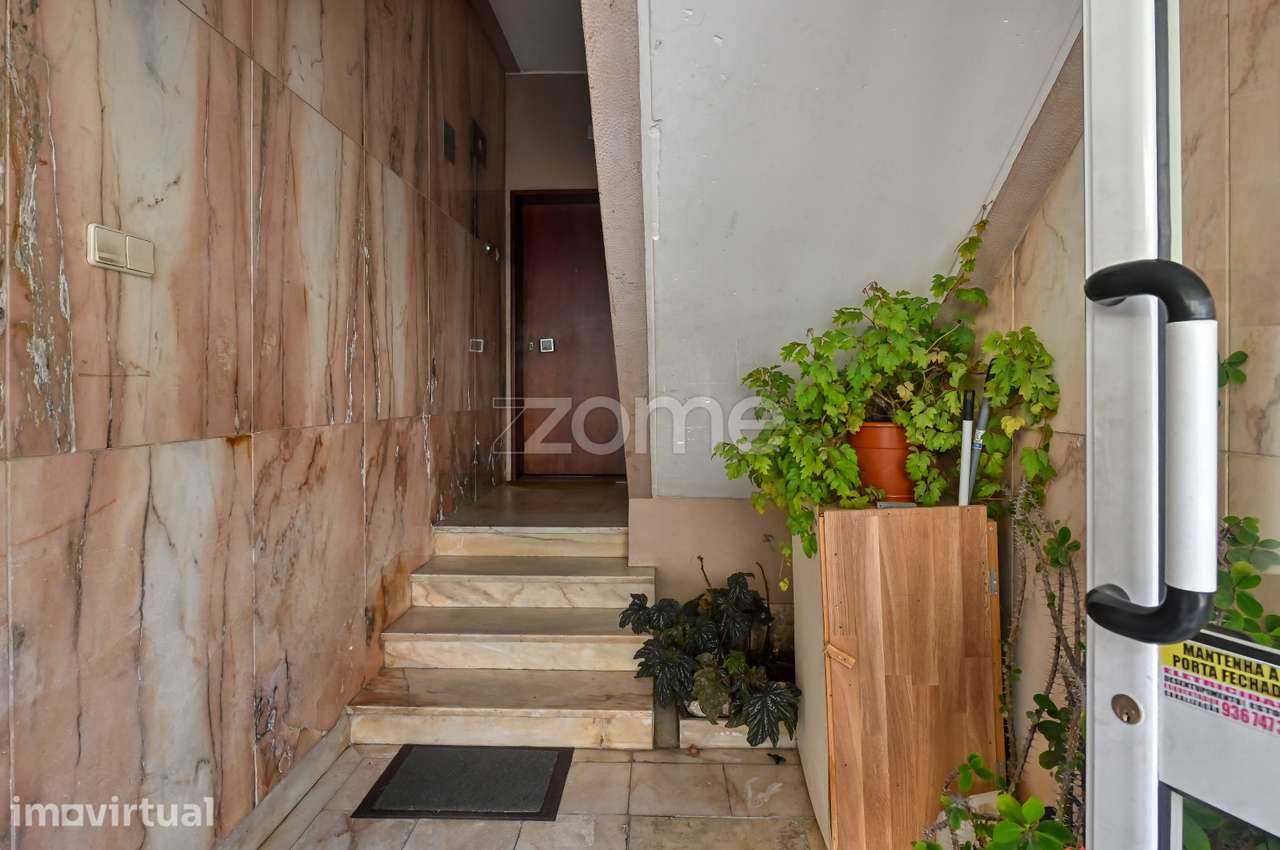 T2 Remodelado em Porto Salvo - Grande imagem: 4/25