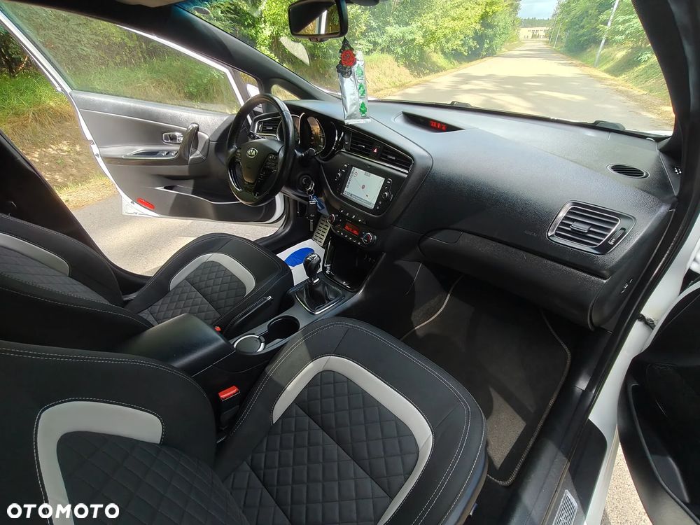 Kia Ceed - 29