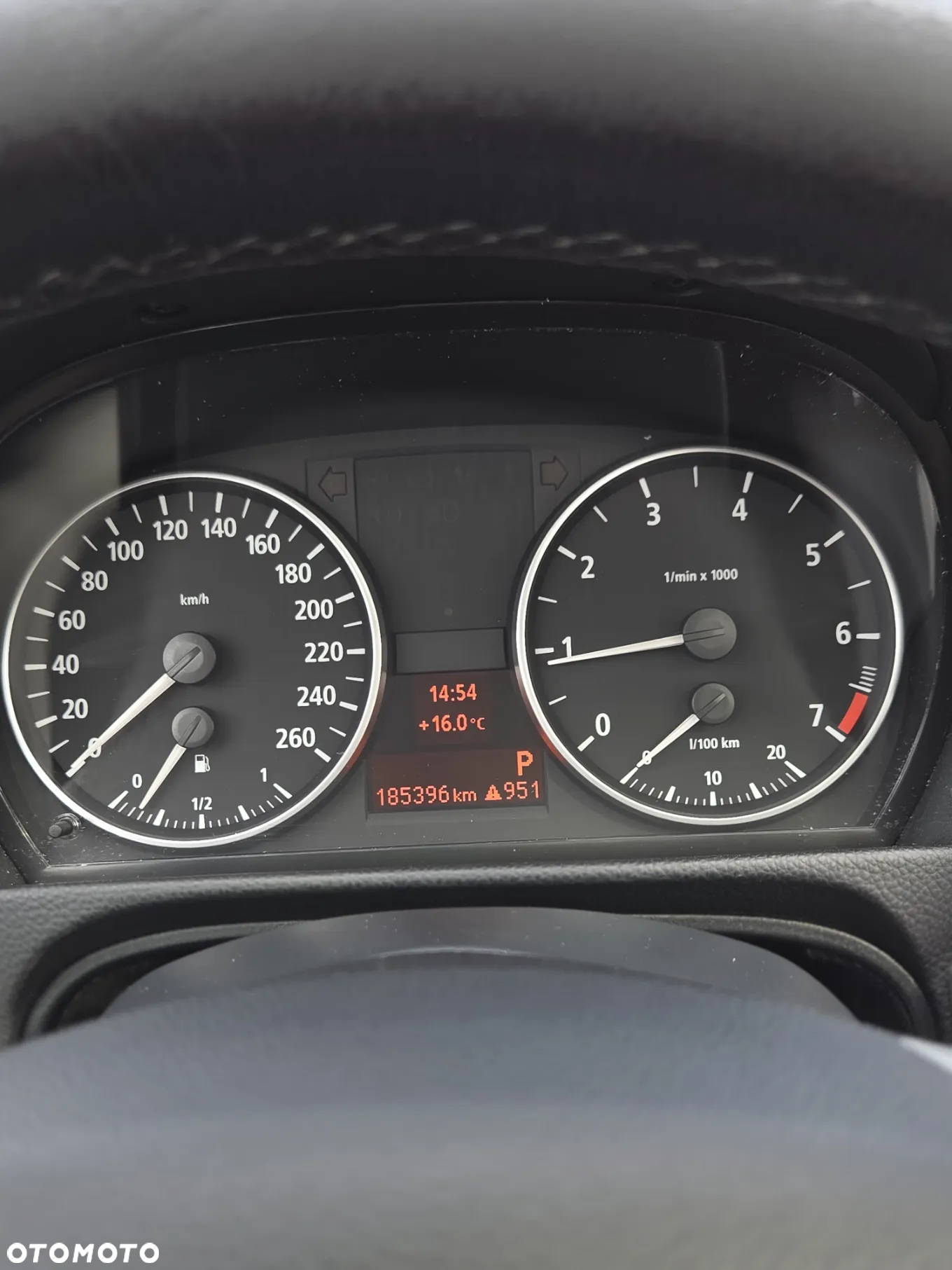 BMW Seria 3 318i Touring - 12
