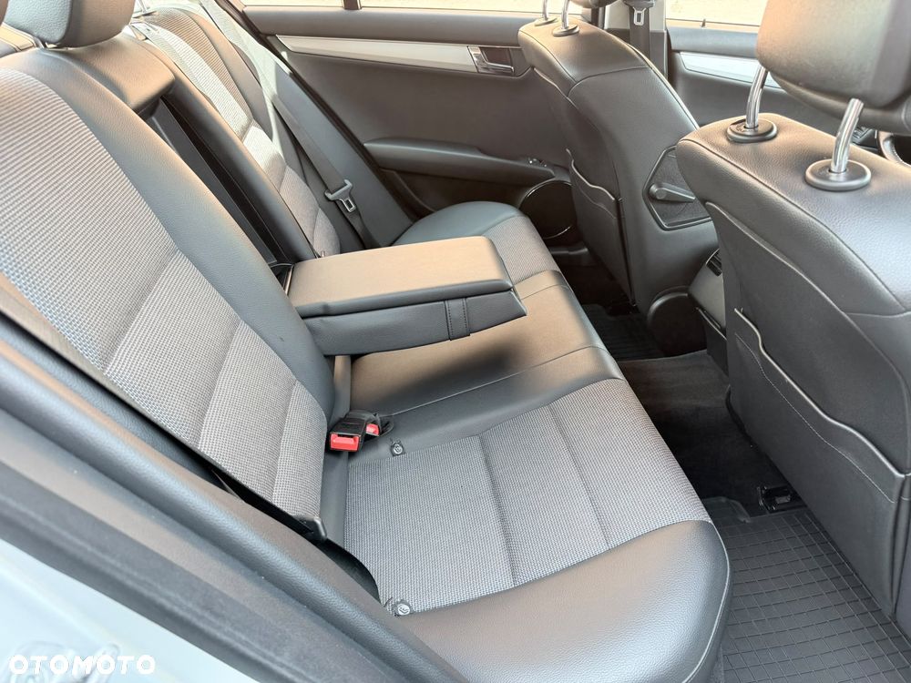 Mercedes-Benz Klasa C 250 CDI DPF Automatik BlueEFFICIENCY Avantgarde - 18