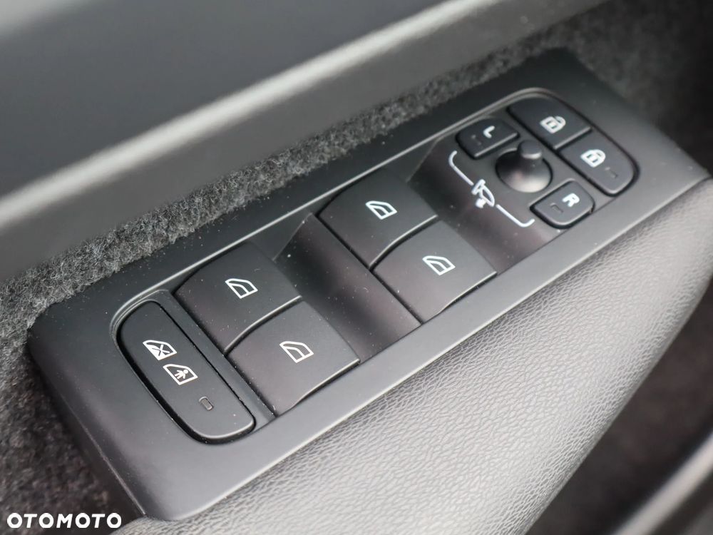 Volvo XC 40 B3 Plus Dark - 24
