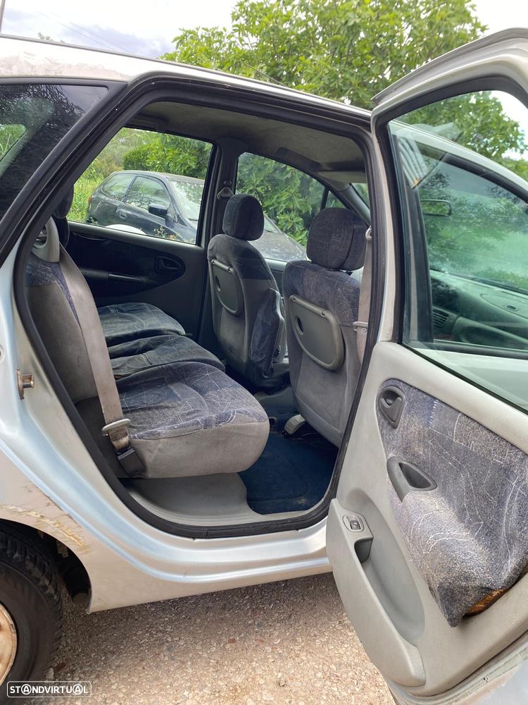 Renault Scénic 1.4 16V - 5