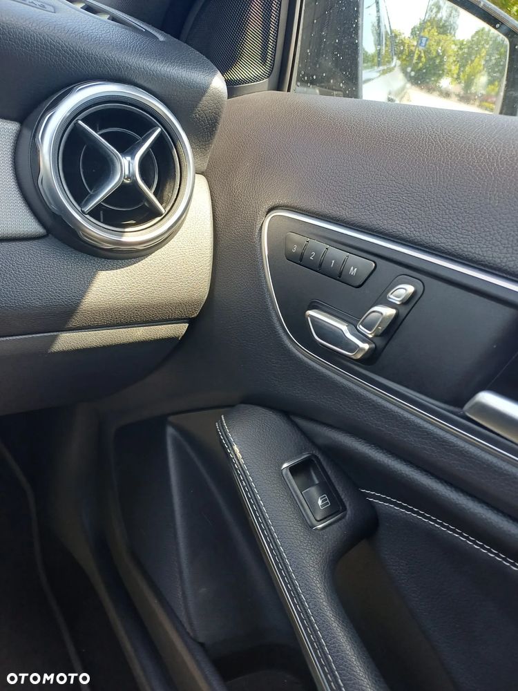 Mercedes-Benz GLA 250 7G-DCT Peak Edition - 22