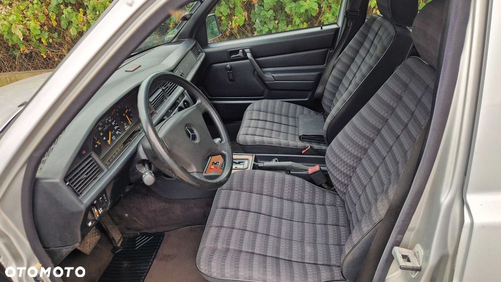 Mercedes-Benz W201 (190) - 6